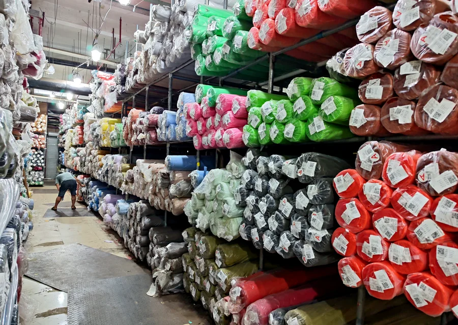 Color fabric roll inventory wall