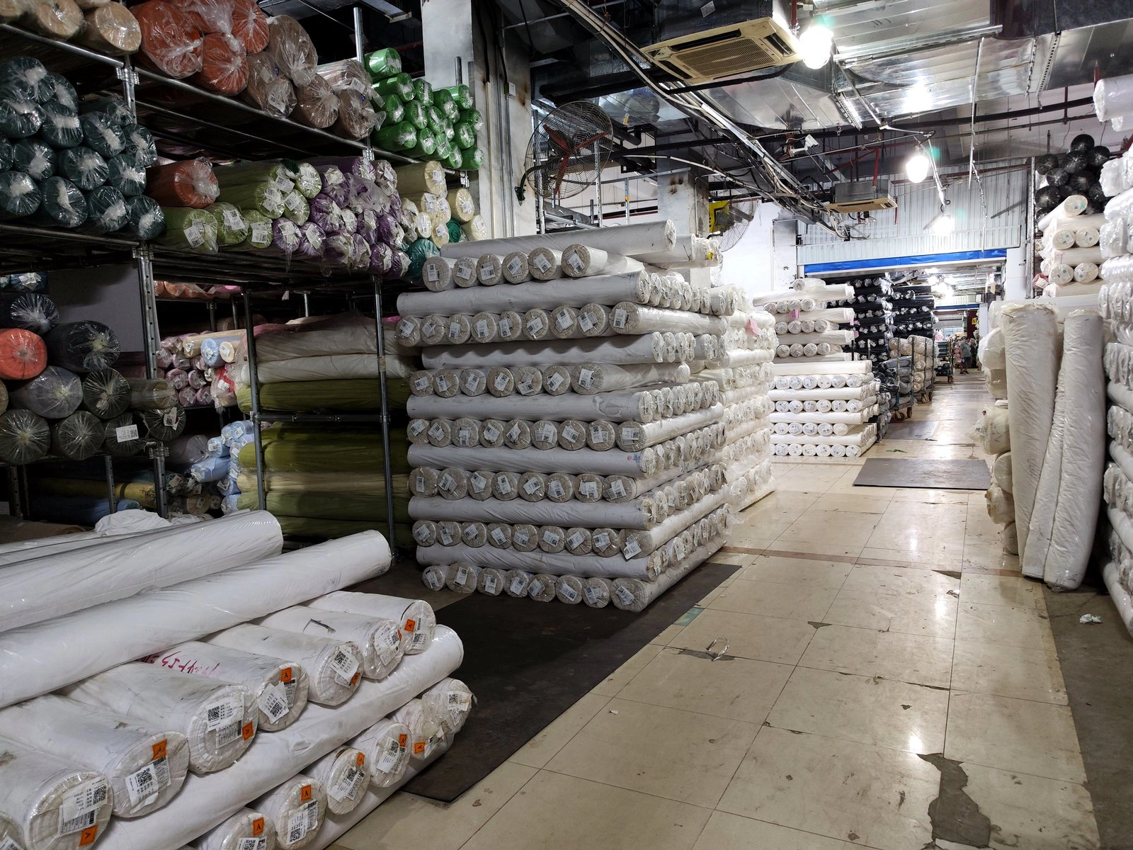 YAQIXIN fabric warehouse inventory aisle